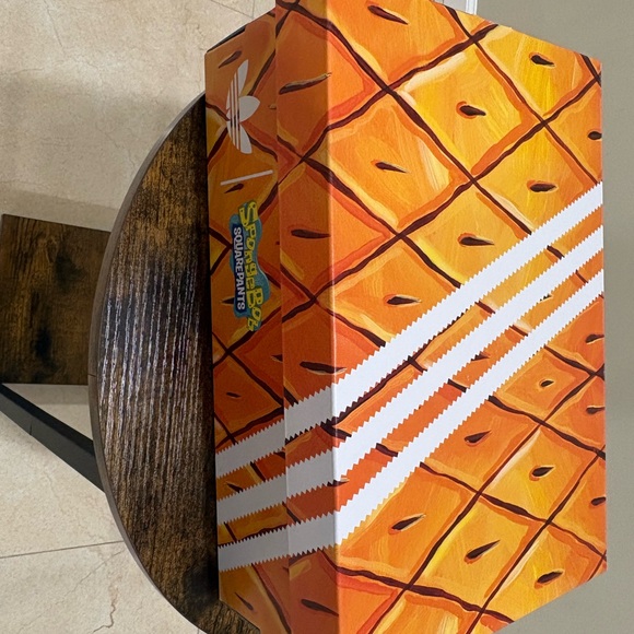 adidas Blue and White Sneakers Box with SpongeBob Logo - Picture 4 of 10